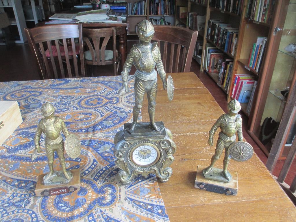 antieke klok met ridders, Antiek en Kunst, Ophalen