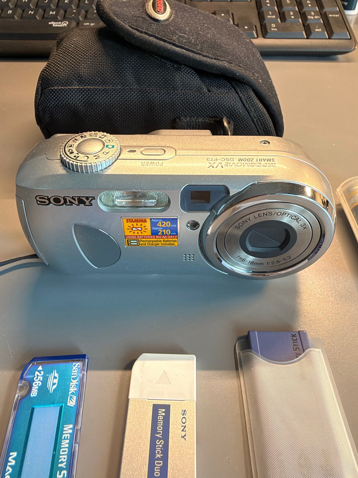 Sony DSC-P73 Compactcamera - 4.1 MP, 3x Optische Zoom, Audio, Tv en Foto, Ingebouwde flitser, Gebruikt, Ophalen of Verzenden, Compactcamera