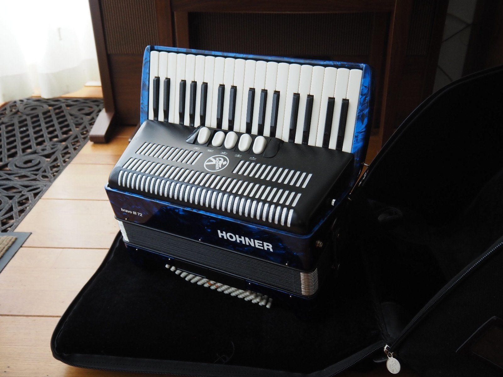 Hohner Bravo III 72 Blauw, Silent Key accordeon, Ophalen