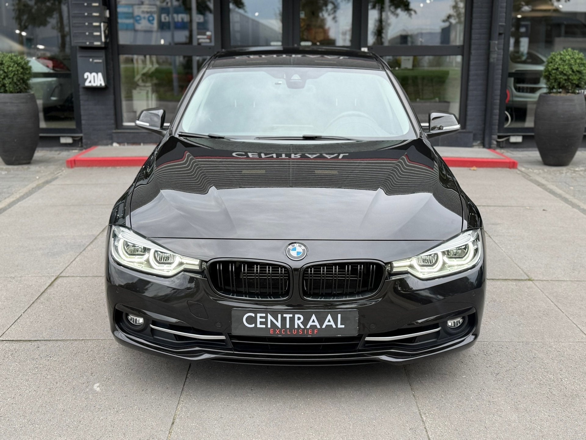 BMW 3-serie 330e High Exe Leder|Navi|252PK|PDC|HUD, Automaat, 1998 cc, Achterwielaandrijving, Gebruikt