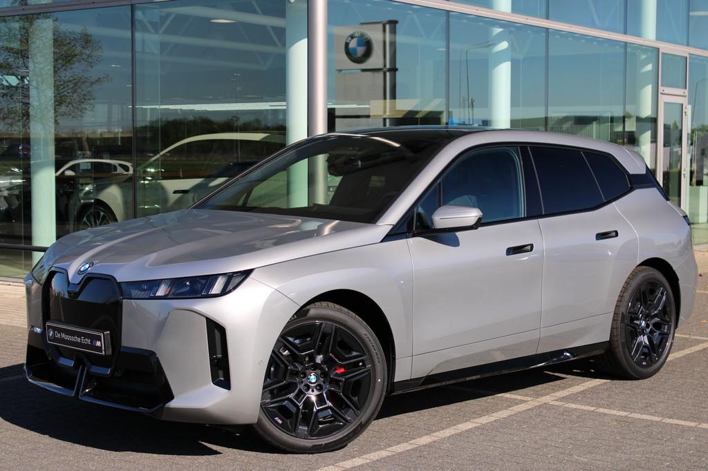 BMW iX xDrive45 M Sport / Panoramadak Sky Lounge / Trekhaak, Automaat, IX, Leder, SUV of Terreinwagen