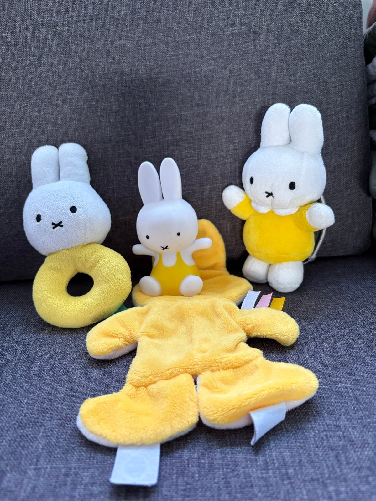Vier Nijntje knuffels en knuffeldoekje, Konijn, Nijntje, Ophalen of Verzenden, Meerkleurig