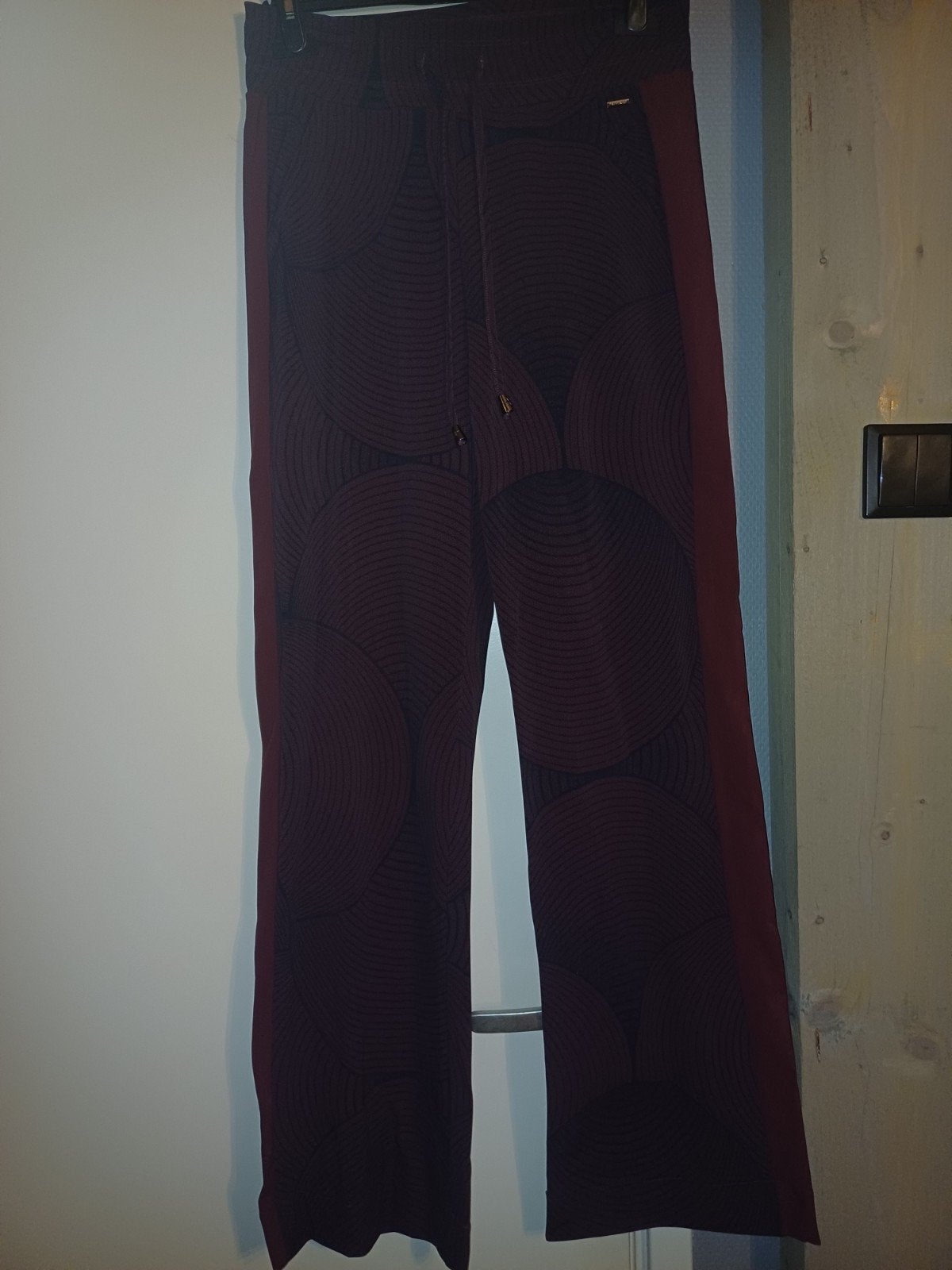 Mi piace travelbroek straight leg Burgundy circle print, Mp, Mp, Maat 42/44 (L), Nieuw