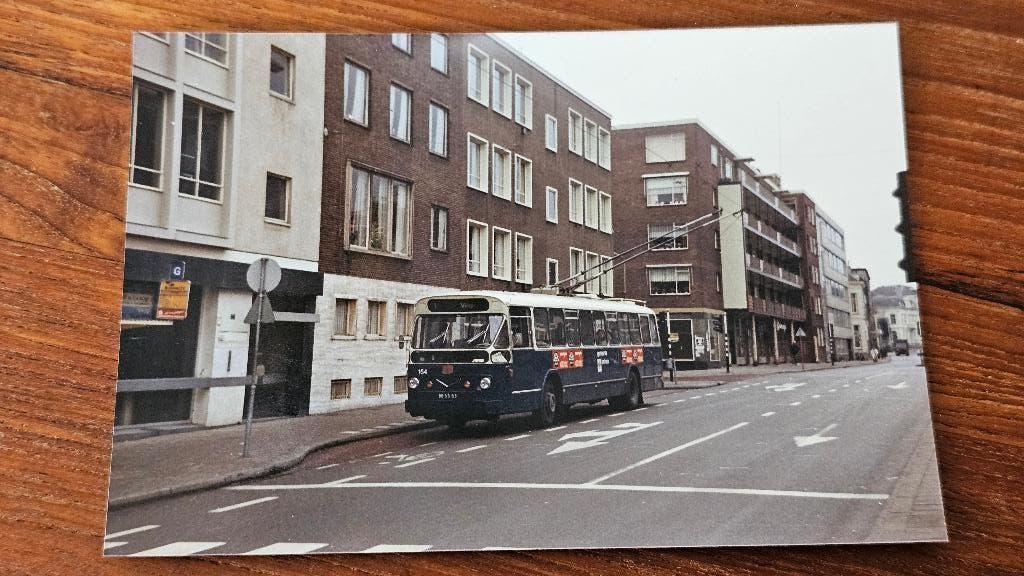Foto BUS GVA Arnhem 154 Trolleybus, Verzamelen, Spoorwegen en Tramwegen, Verzenden, Gebruikt, Bus of Metro, Overige typen