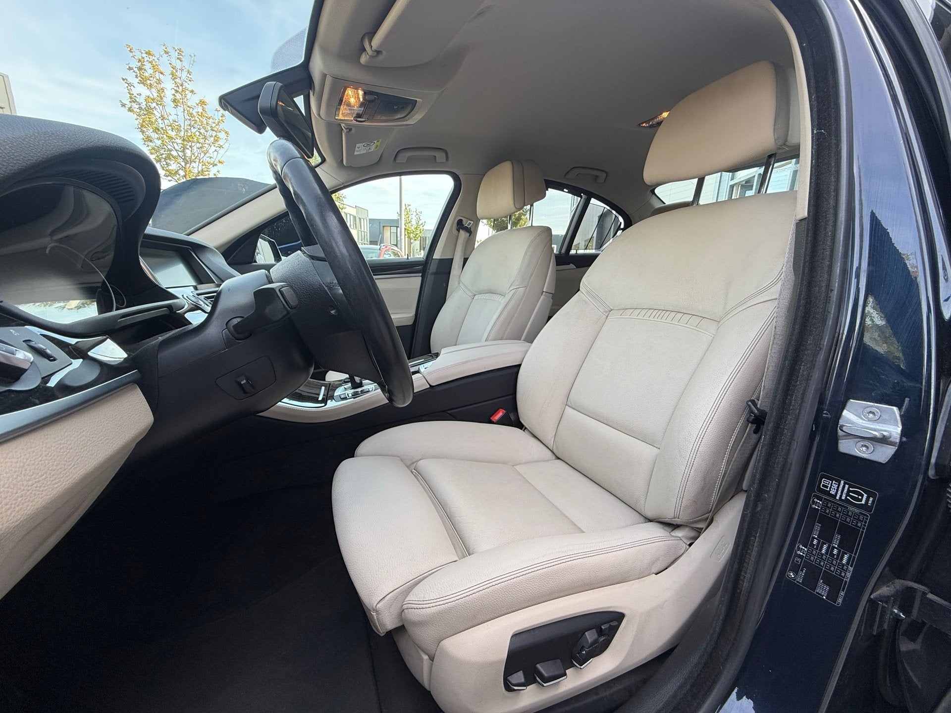 BMW 5-serie 520i Luxury Edition AUTOMAAT / 1e EIG / TREKHAAK, Automaat, Automatische klimaatregeling, Achterwielaandrijving, Gebruikt