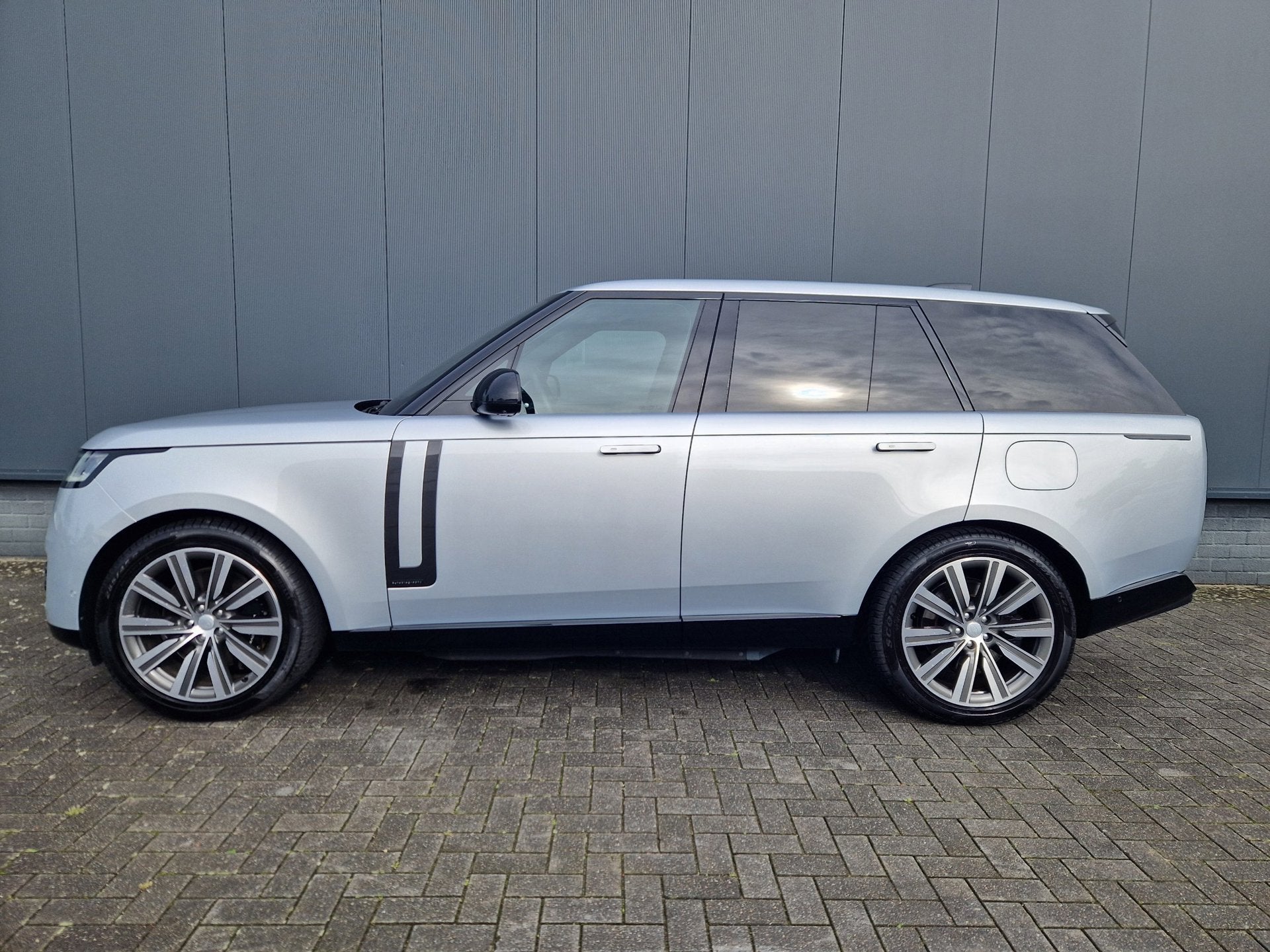 Land Rover RANGE ROVER 3.0 P440e Autobiography PHEV, Auto's, Automaat, Gebruikt, 2500 kg, Bedrijf