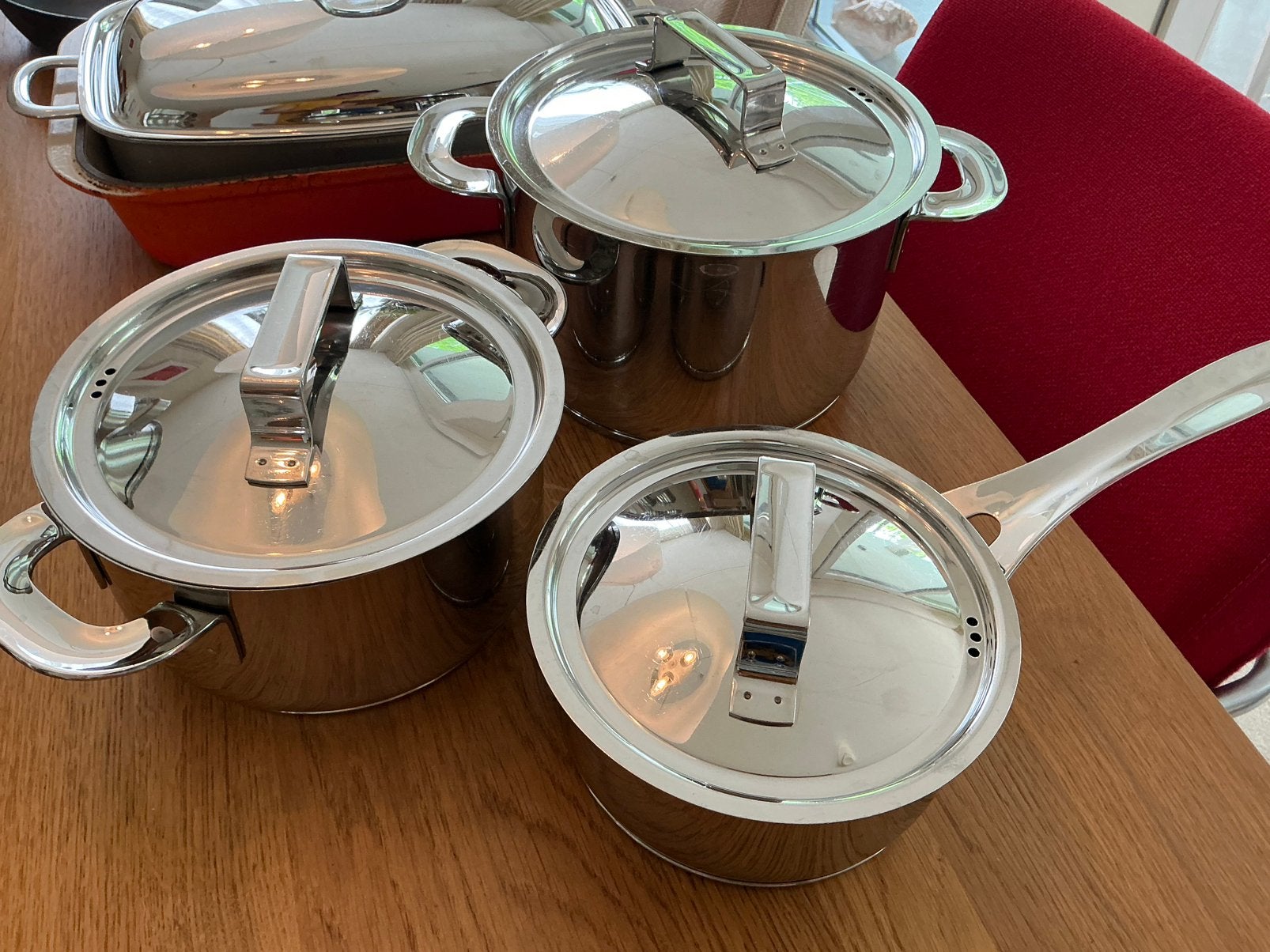 Iittala driedelige pannenset, Huis en Inrichting, Keuken | Potten en Pannen, Ophalen of Verzenden, Zo goed als nieuw, Rvs, Pannenset