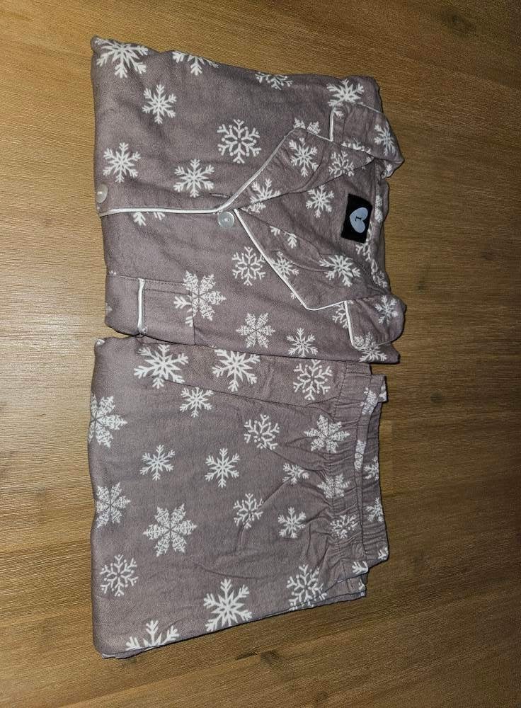 Warme pyjama met sneeuwvlokken - Maat L, Kleding | Dames, Pyjama's, Onbekend, Ophalen of Verzenden, Zo goed als nieuw, Maat 42/44 (L)