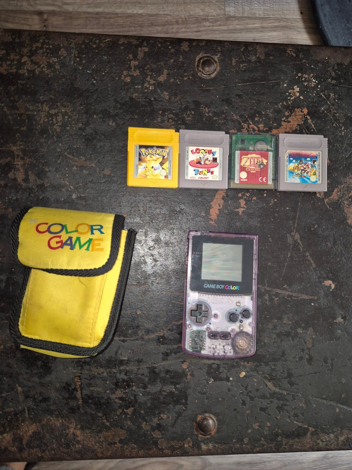 Game Boy Color met 4 games en hoes - A/B knoppen defect, Spelcomputers en Games, Ophalen of Verzenden, Gebruikt, Game Boy Color