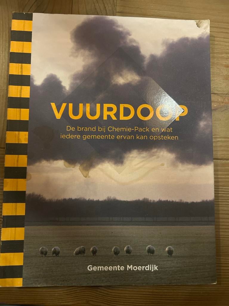 Vuurdoop: Brand Chemie-Pack en lessen voor gemeenten, Ophalen of Verzenden, Gelezen, Maatschappij en Samenleving, Nederland