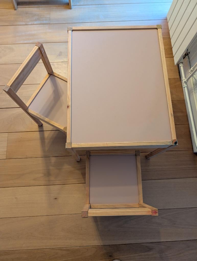 LATT IKEA Kindertafel met 2 stoelen, Kinderen en Baby's, Kinderkamer | Tafels en Stoelen, Ophalen of Verzenden, Zo goed als nieuw