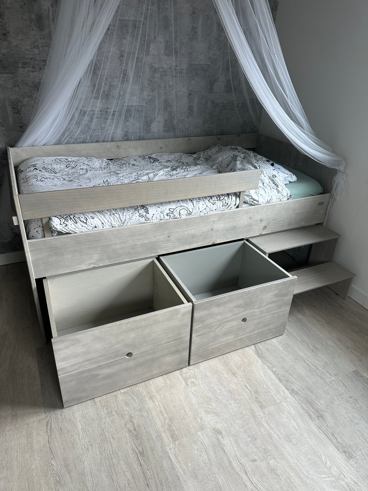 Keurig net kinderbed 90x200cm, hoog 90cm, 85 tot 100 cm, Hoogslaper of Stapelbed, Ophalen of Verzenden, Zo goed als nieuw