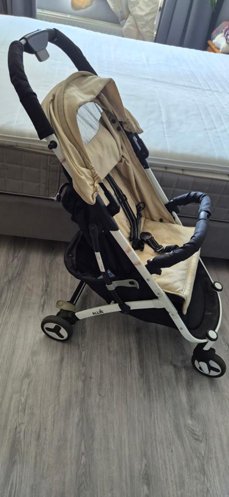 Compacte en opvouwbare kinderwagen met zonnekap, Kinderen en Baby's, Buggy's, Ophalen, Gebruikt, Overige merken, Verstelbare rugleuning