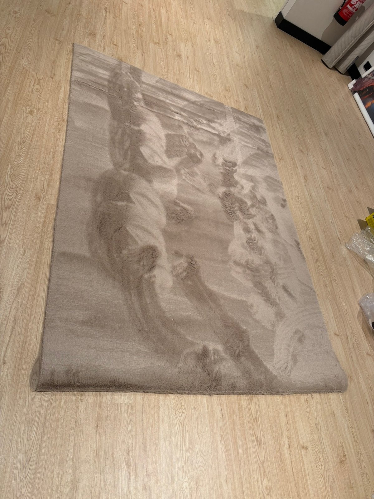 Rabbit fluffy retangle taupe creme 200x300, Ophalen of Verzenden, Nieuw, Rechthoekig