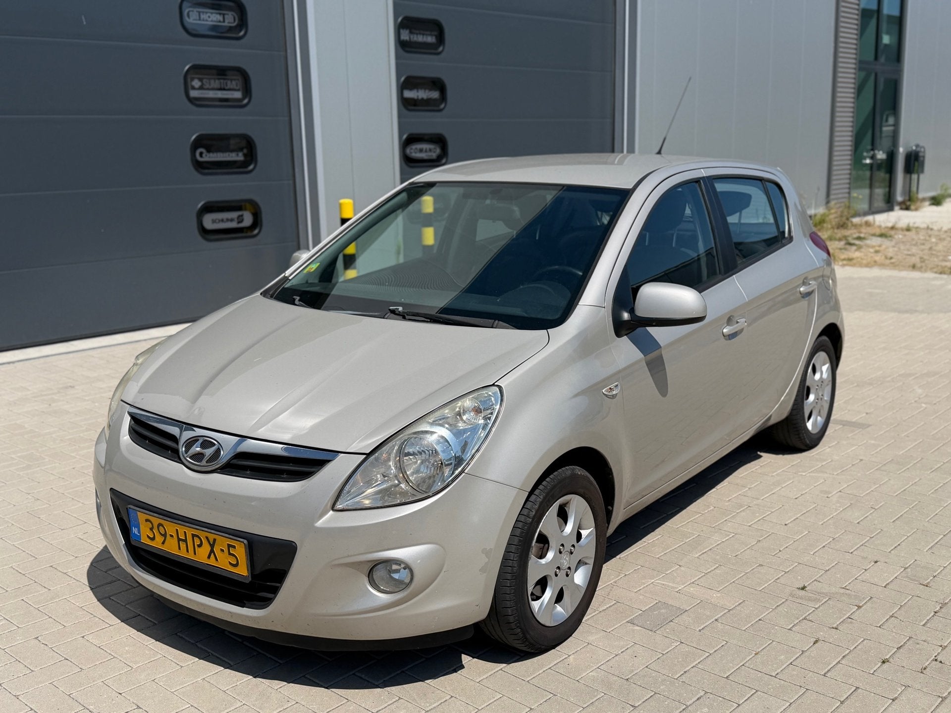 Hyundai i20 1.6i i-Catcher, 1027 kg, 450 kg, 1591 cc, 4 cilinders