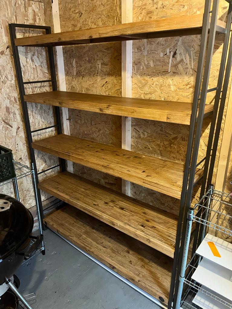 Robuuste industriële boekenkast van staal en houten planken, Huis en Inrichting, Kasten | Boekenkasten, Gebruikt, 100 tot 150 cm