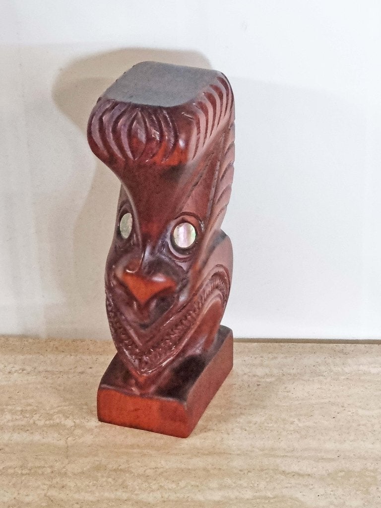 Vintage Tiki houten beeld met paua schelp Nieuw-Zeeland, Ophalen of Verzenden, 20 - 50 cm, Beeld, Hout