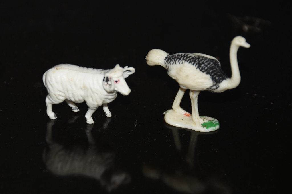 Oude speelgoed Struisvogel & Ram schaap dieren beeldjes, Antiek en Kunst, Antiek | Speelgoed, Verzenden