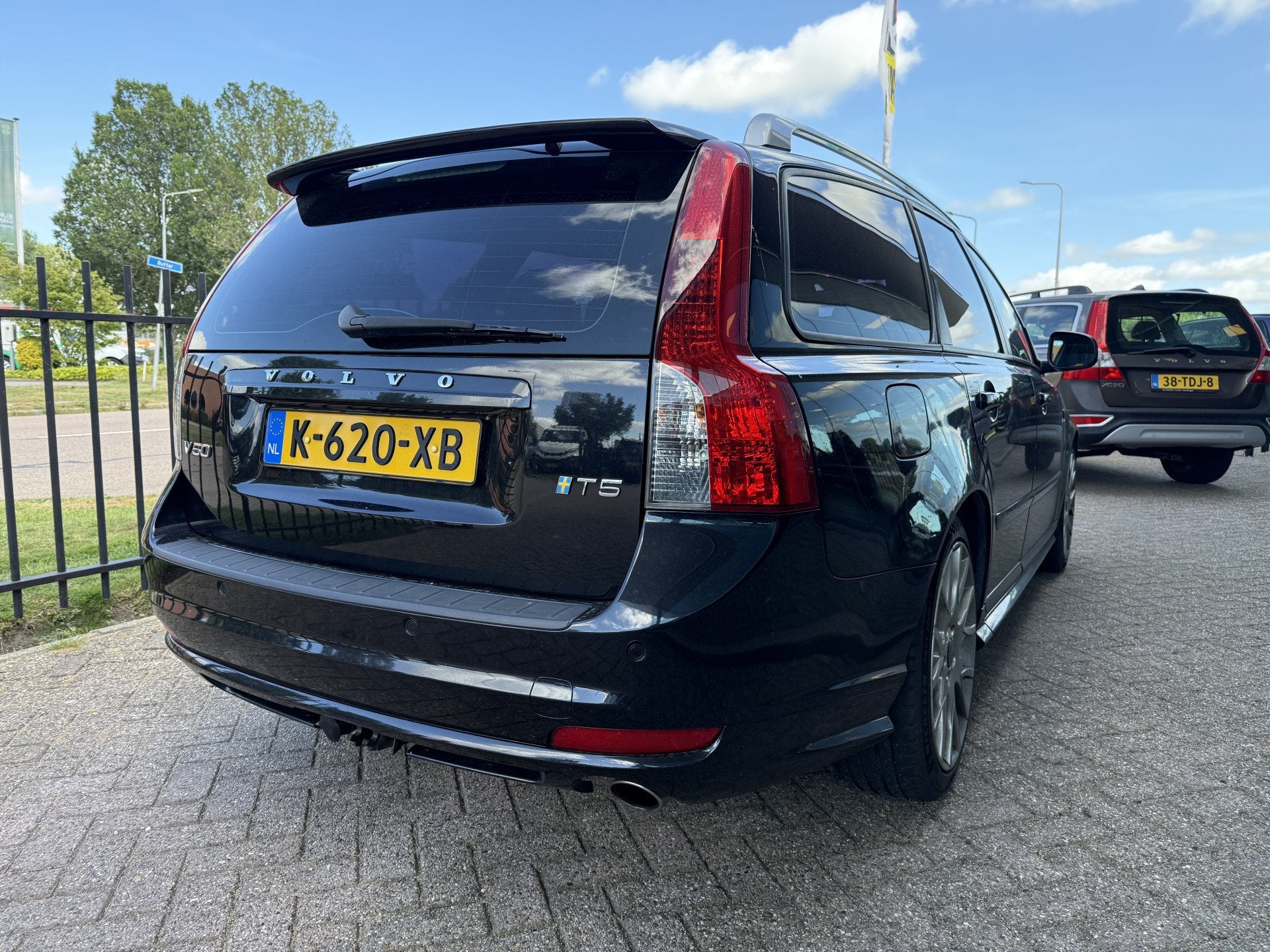 Volvo V50 2.5 T5 (230pk) R-Design Geartronic * 18inch * Trek, Euro 5, Gebruikt, Zwart, 700 kg