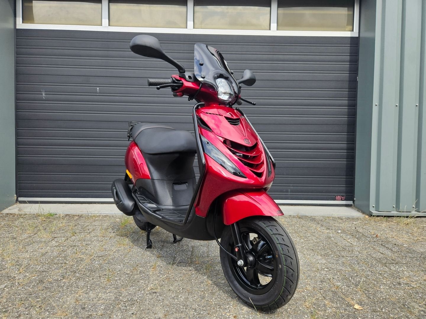 PIAGGIO ZIP 4T E5 BROM BJ12-2025 CANDY RED 2239KM MAL VARIO