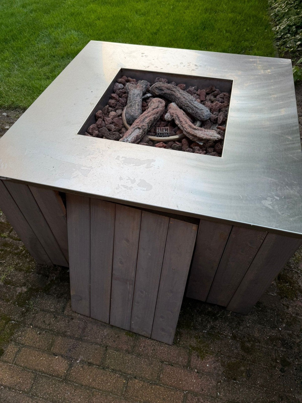 Stijlvolle Vuurtafel met Houten Ombouw en RVS Blad, Ophalen