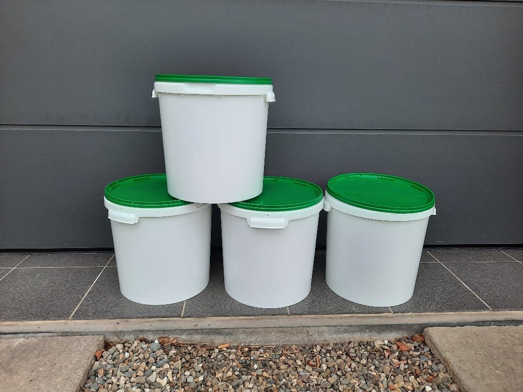 Visvoer Emmers 20 liter met deksel, Ophalen of Verzenden, Zo goed als nieuw, Overige typen