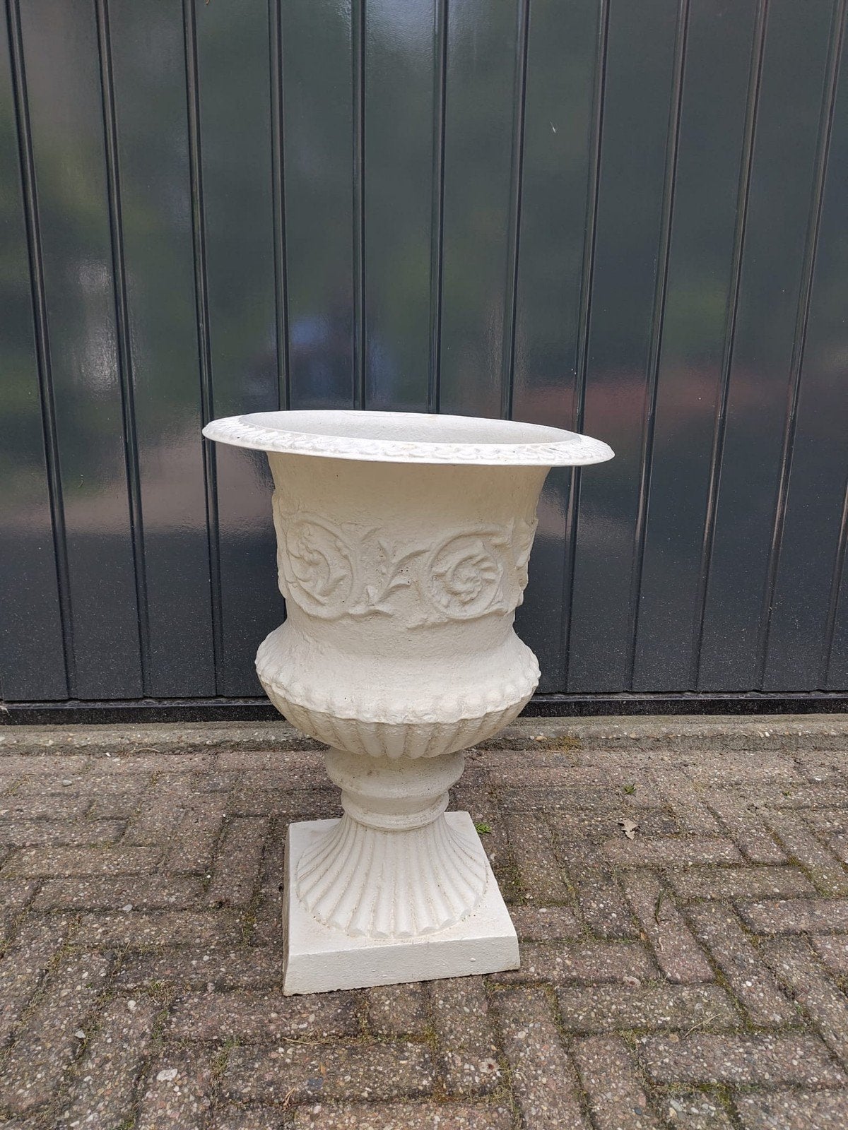 Decoratieve witte bloempot van kunststof, Ophalen, Kunststof, Gebruikt, Minder dan 60 cm