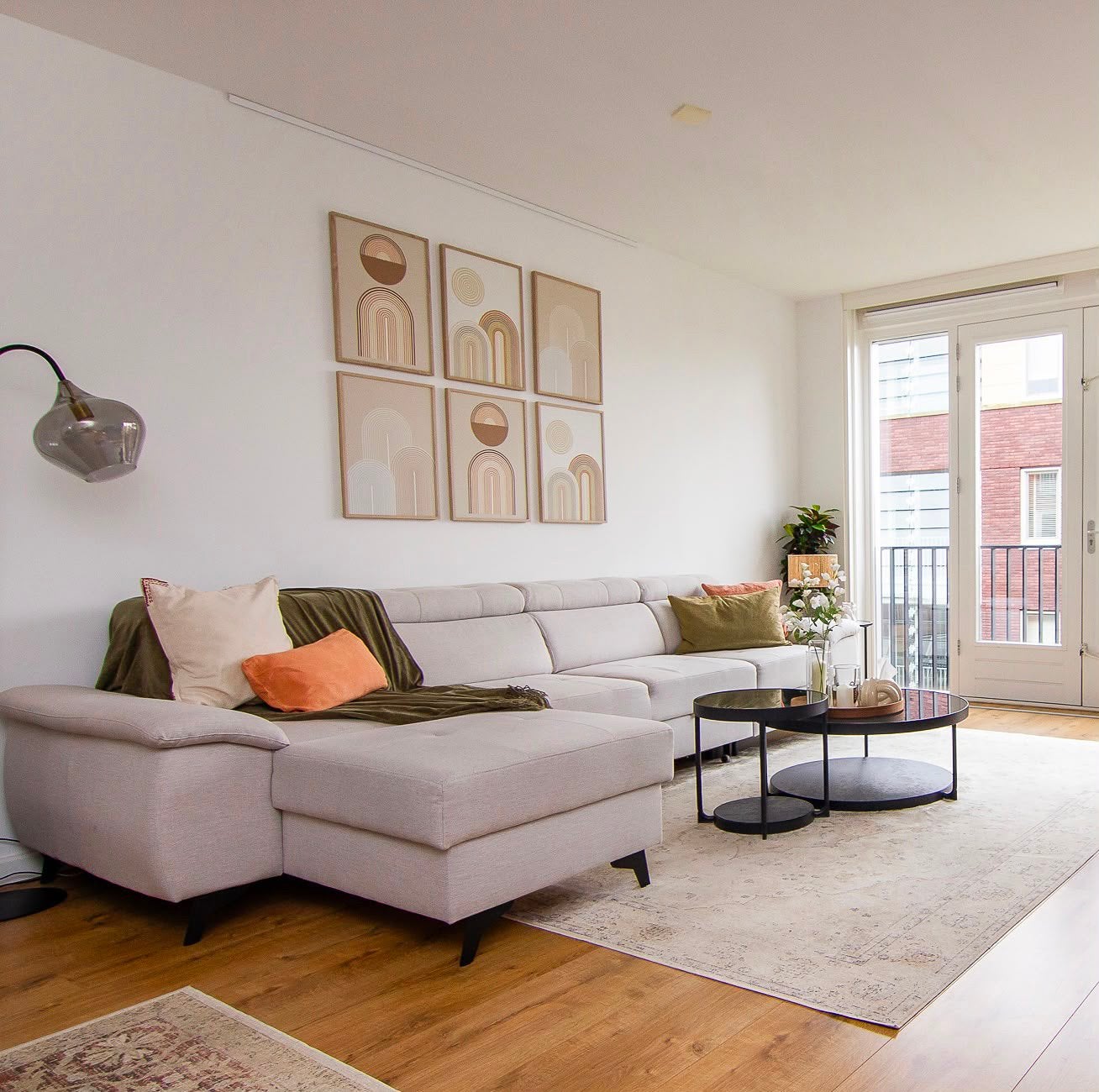 Beige sofa bed + Storage / Brand: Seats & Sofas, Ophalen, Overige materialen, Hoekbank, 300 cm of meer