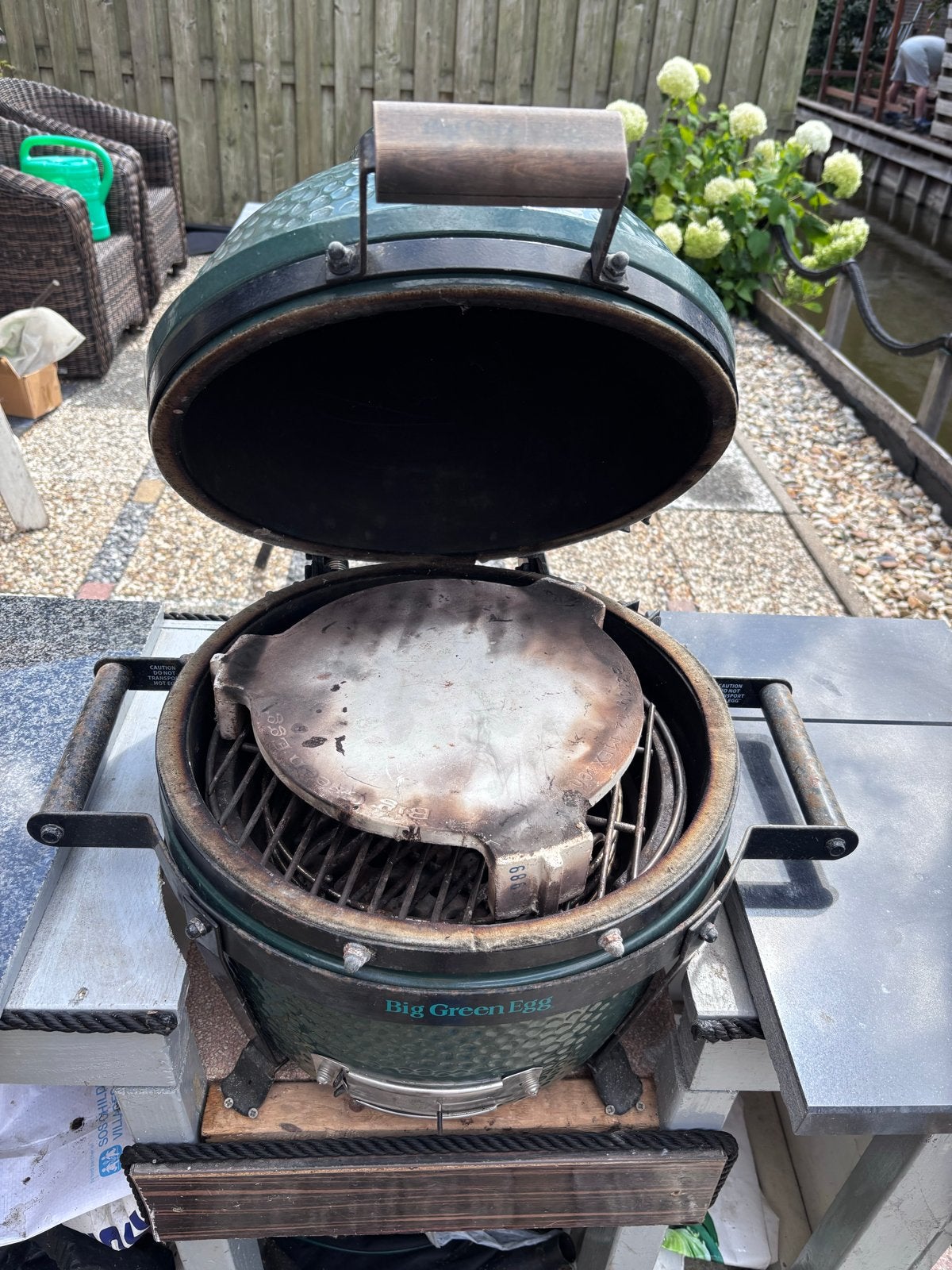 Big Green Egg Large met onderstel en accessoires, Ophalen, Gebruikt