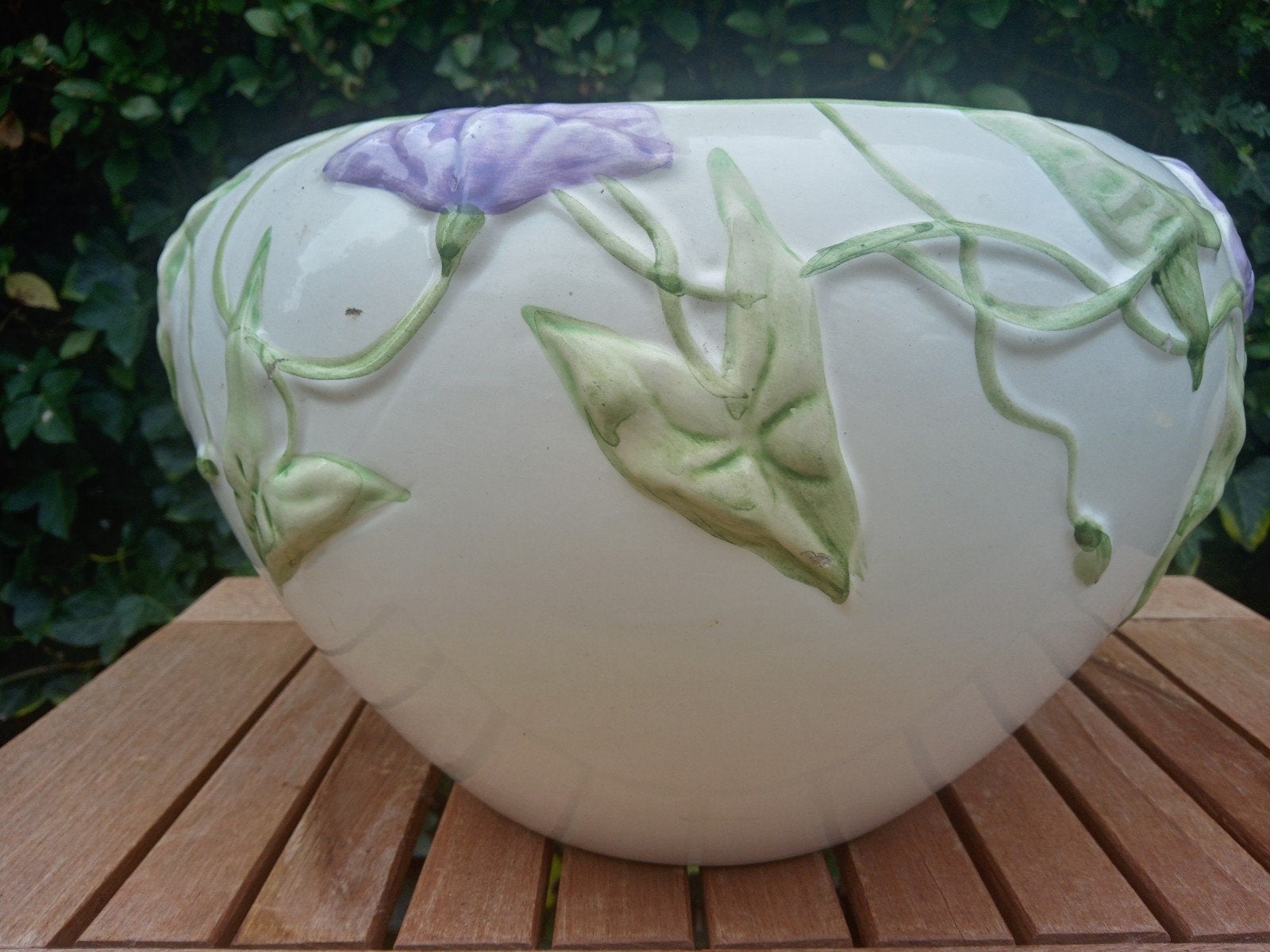 Grote vintage bloempot met reliëf van bloemen, Ophalen