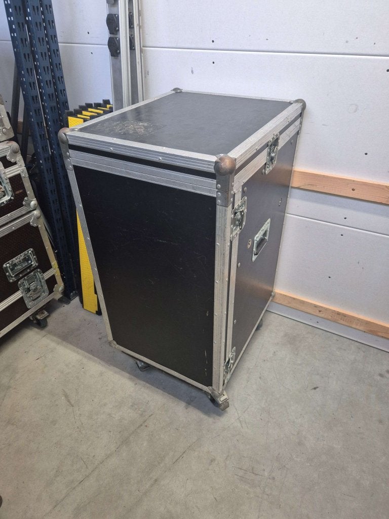Flightcase Taperack met tafel (degelijk geen waaibomenhout), Gebruikt, Niet ingevuld, Flightcase, Niet ingevuld