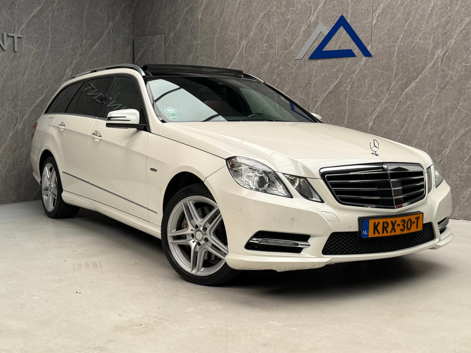 Mercedes-Benz E-klasse Estate 350 CGI 4-Matic Sport AMG 306, Auto's, Mercedes-Benz, Automaat, Euro 5, Bi-Xenon koplampen, Gebruikt