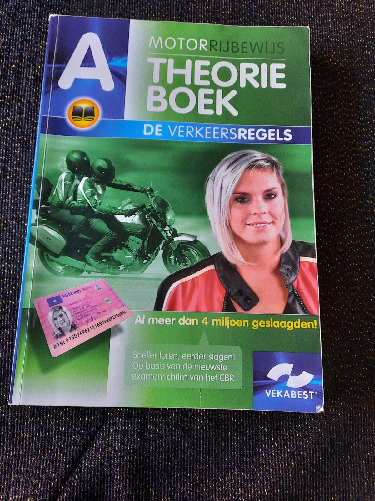 Motorrijbewijs Theorieboek A - VekaBest, Boeken, Ophalen of Verzenden, Zo goed als nieuw, Niet van toepassing