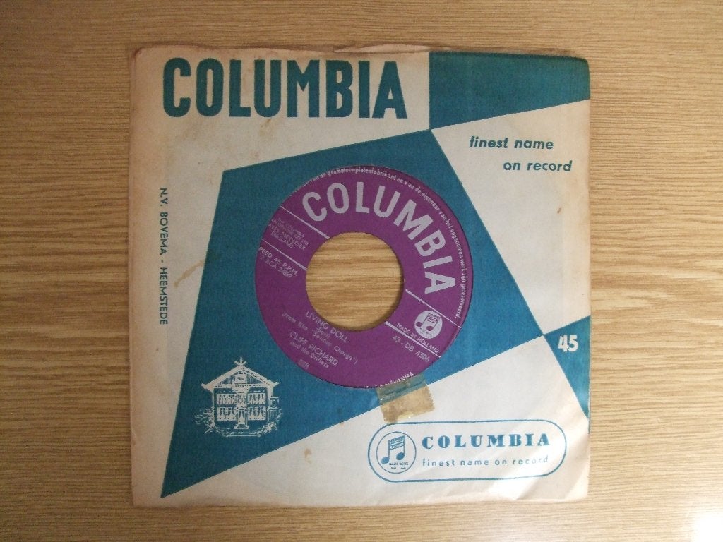CLIFF RICHARD     LIVING DOLL / APRON STRINGS, 7 inch, Ophalen of Verzenden, Zo goed als nieuw, Pop
