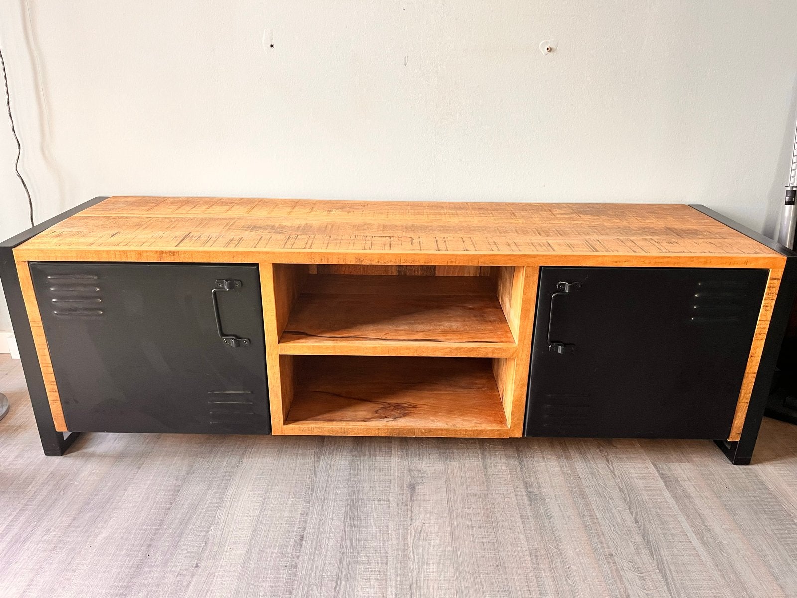 Industriële TV-kast van mangohout en metaal, Ophalen, Gebruikt, 150 tot 200 cm, Minder dan 100 cm
