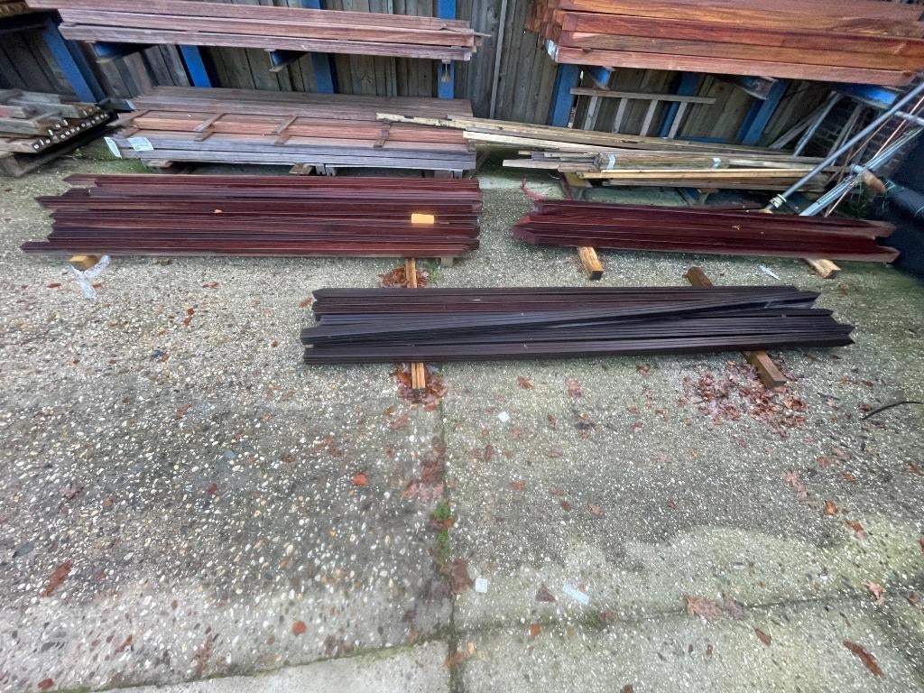 Kromme hardhouten palen, Ophalen, 250 cm of meer, Palen