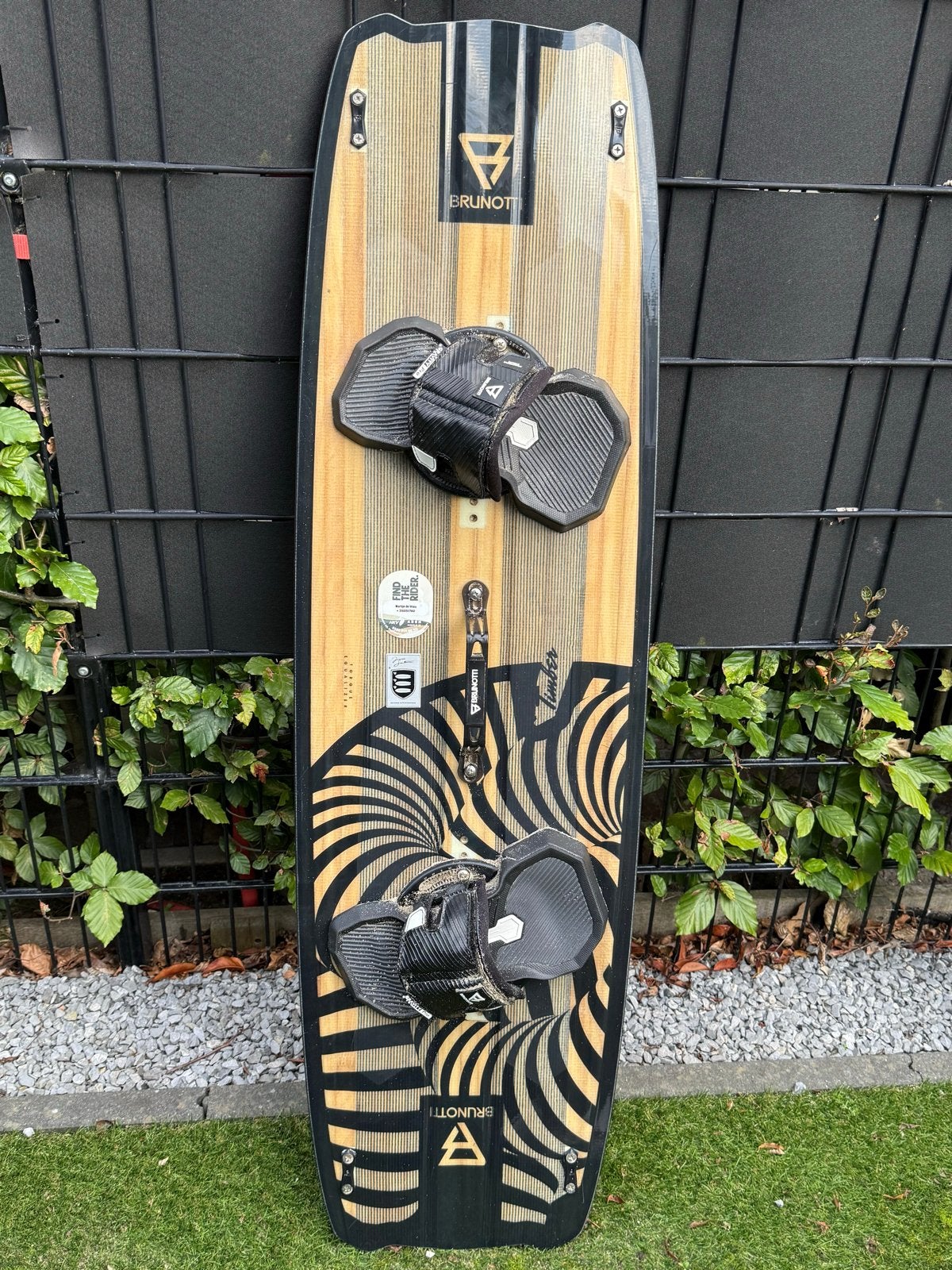 Brunotti Timber Twintip - 138 - 41 Zo goed als nieuw, Watersport en Boten, Kitesurfen, Twintip, Overige typen, Ophalen of Verzenden
