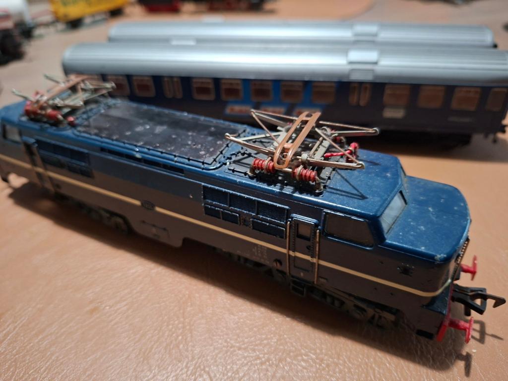 Fleischmann HO NS 1215 met 2 rijtuigen grolsch., Hobby en Vrije tijd, Modeltreinen | H0, Gelijkstroom, Fleischmann, Ophalen of Verzenden