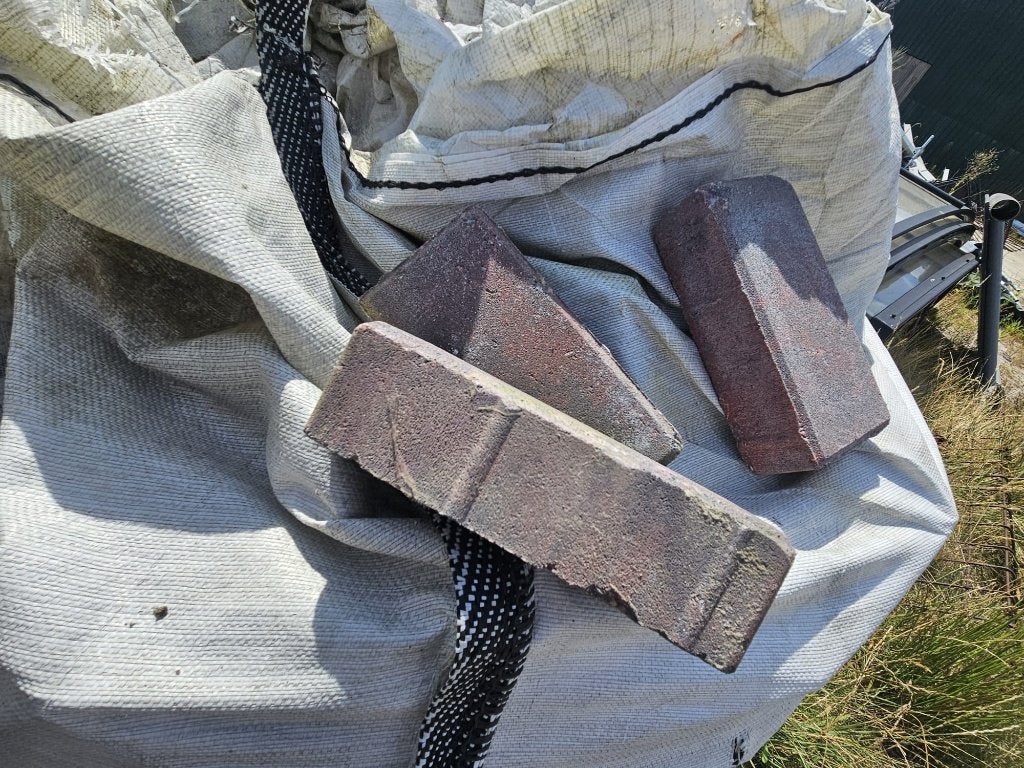 Beton klinkers 6 cm dik in bigbags, ca. 60 m2, Tuin en Terras, Tegels en Klinkers, Ophalen, Gebruikt, Klinkers, 10 m² of meer