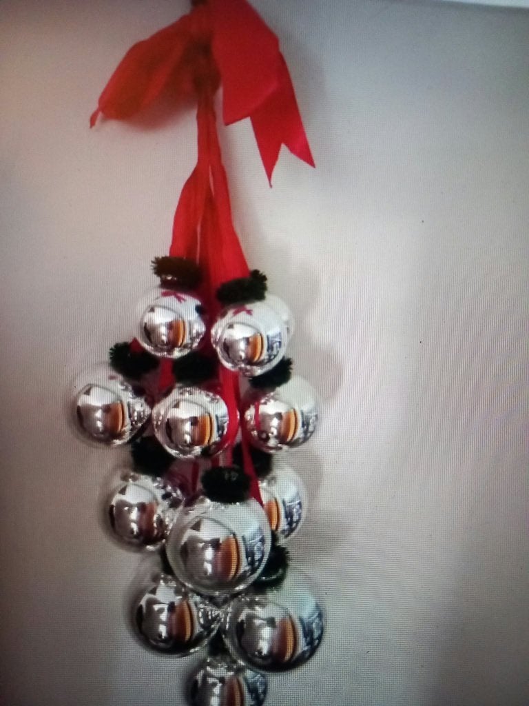 Vintage kerstballen hanger zilver met rood lint en strik, Diversen, Ophalen of Verzenden, Zo goed als nieuw