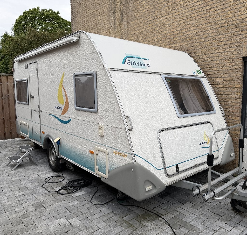 Eifelland Holiday 450 met frans bed, Caravans en Kamperen, Schokbreker, Rondzit, 750 - 1000 kg, Vast bed