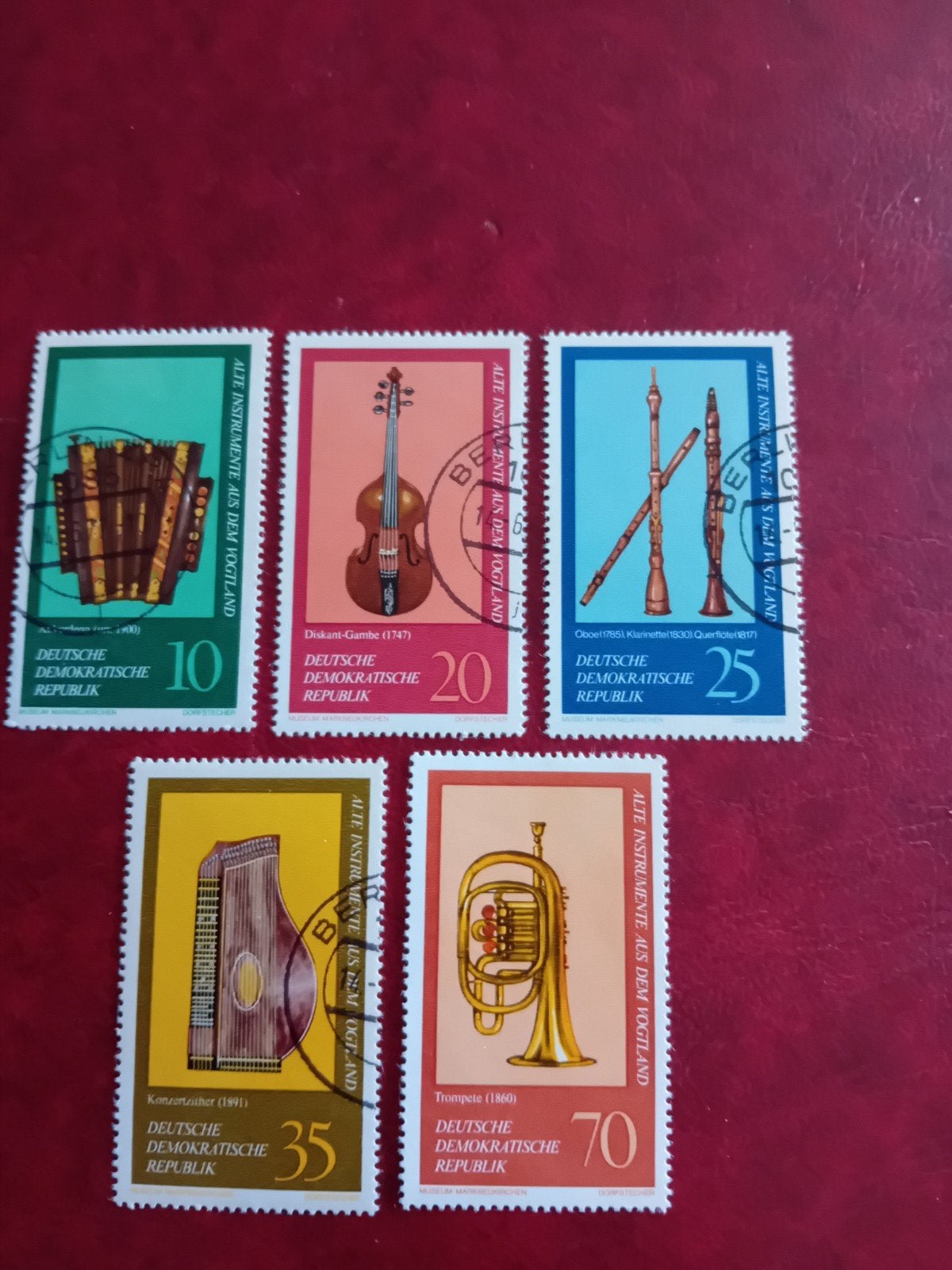 DDR Postzegels "Oude Instrumenten uit het Vogtland" Set, Ophalen of Verzenden, DDR, Gestempeld