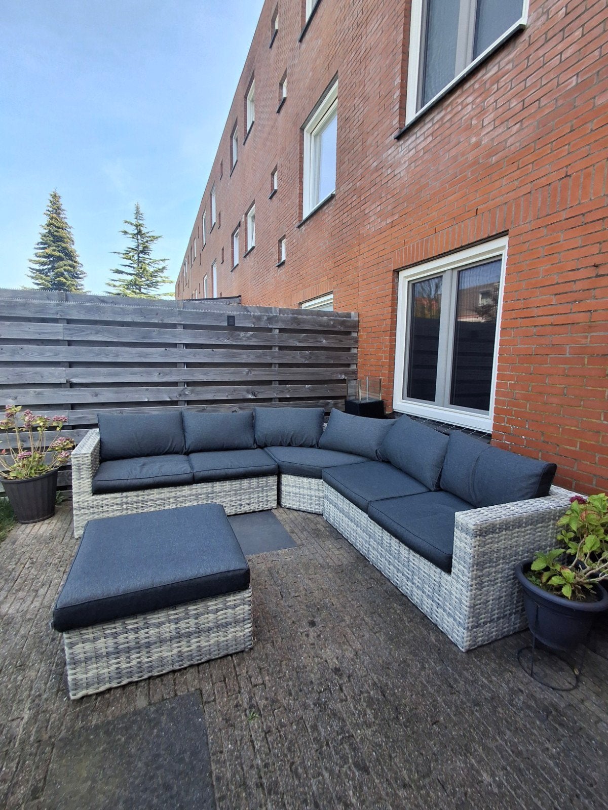 luxe wicker loungeset met donker grijze kussens, Tuin en Terras, Tuinsets en Loungesets, Ophalen, Zo goed als nieuw