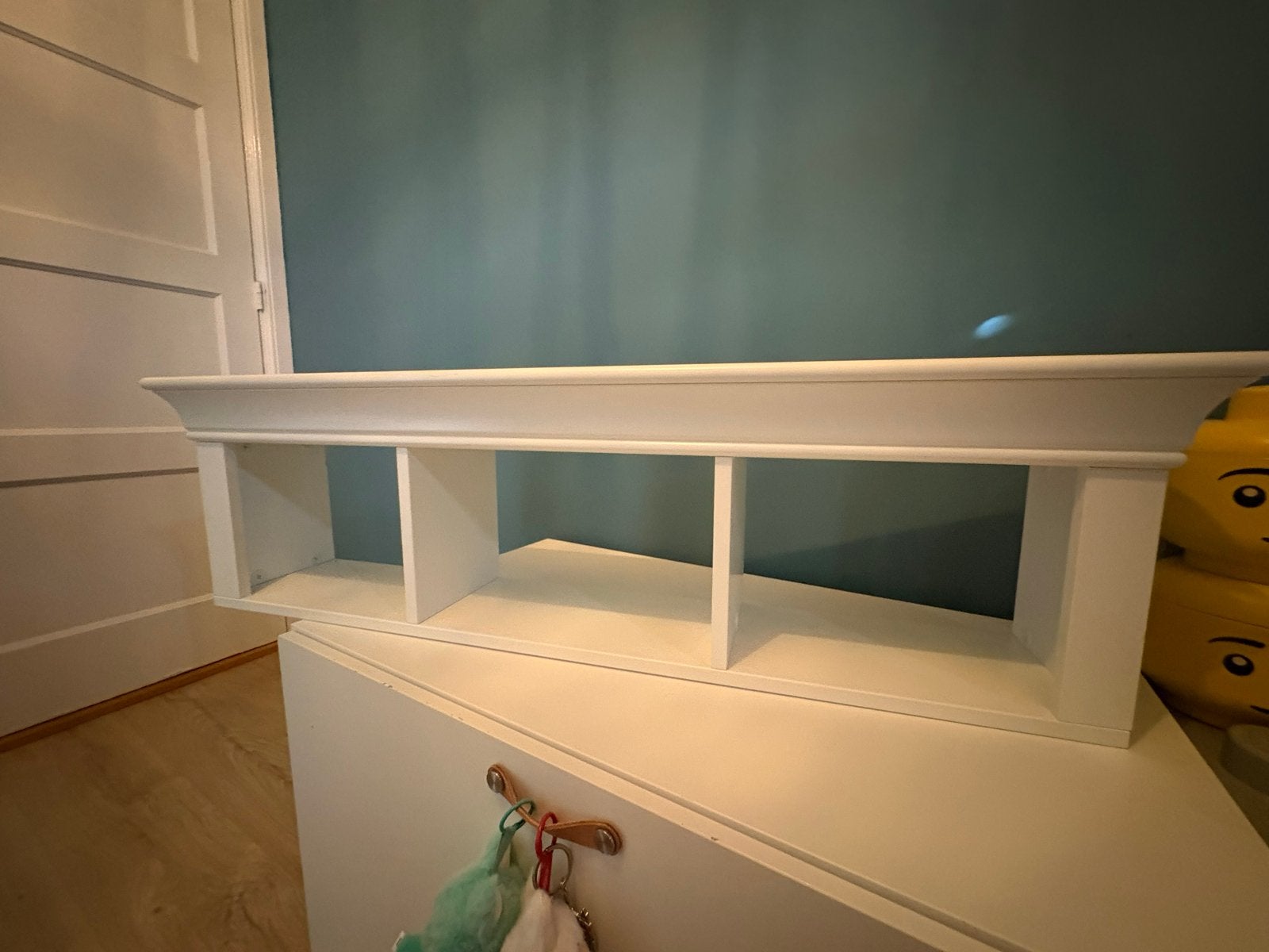 Wandkastje / Boekenplank voor baby- of kinderkamer, Huis en Inrichting, Kasten | Wandmeubels, Ophalen, Met plank(en), Gebruikt