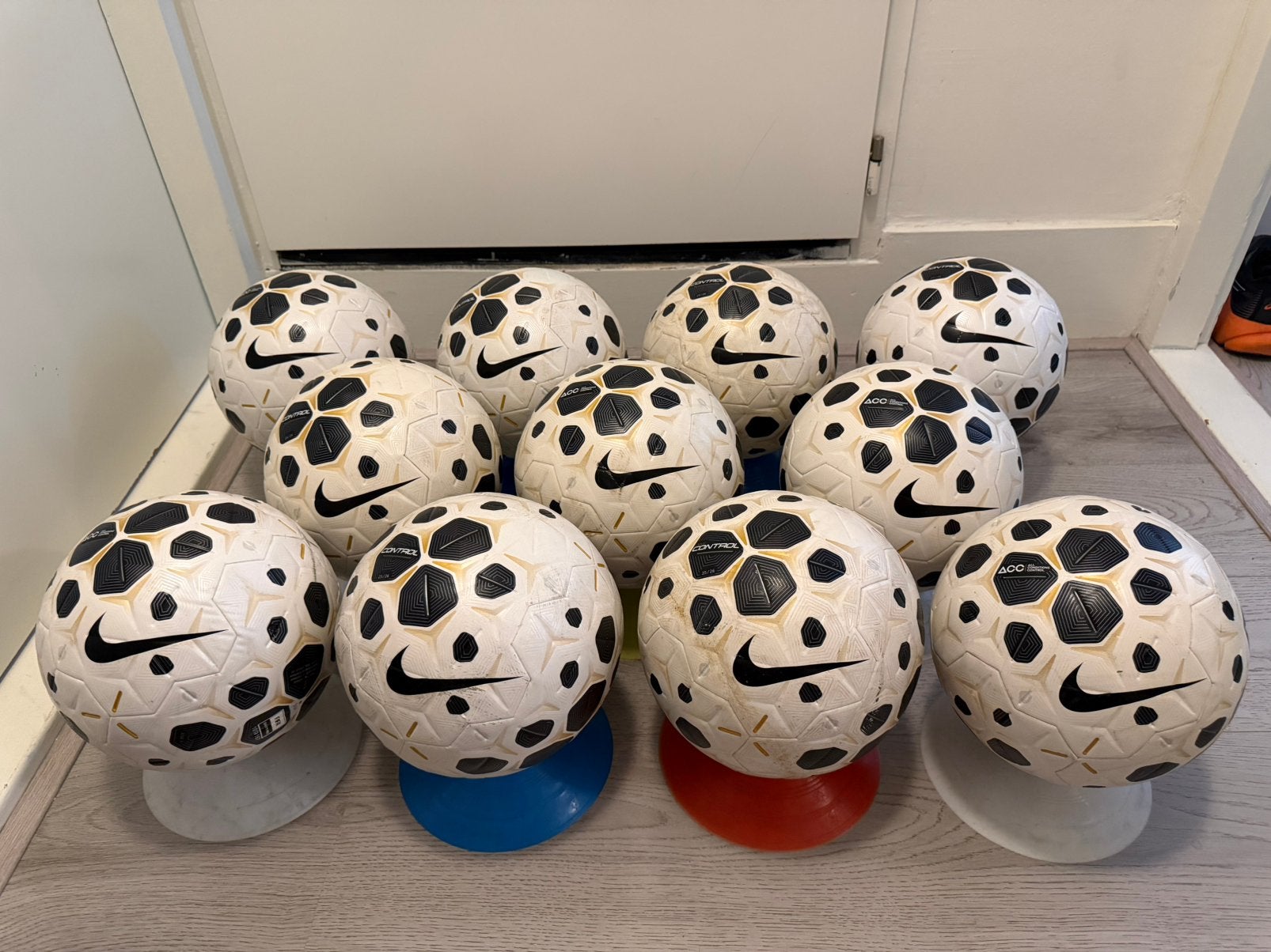 11x Nike Control 25/26, Sport en Fitness, Voetbal, Maat XS of kleiner, Ophalen of Verzenden, Zo goed als nieuw, Schoenen