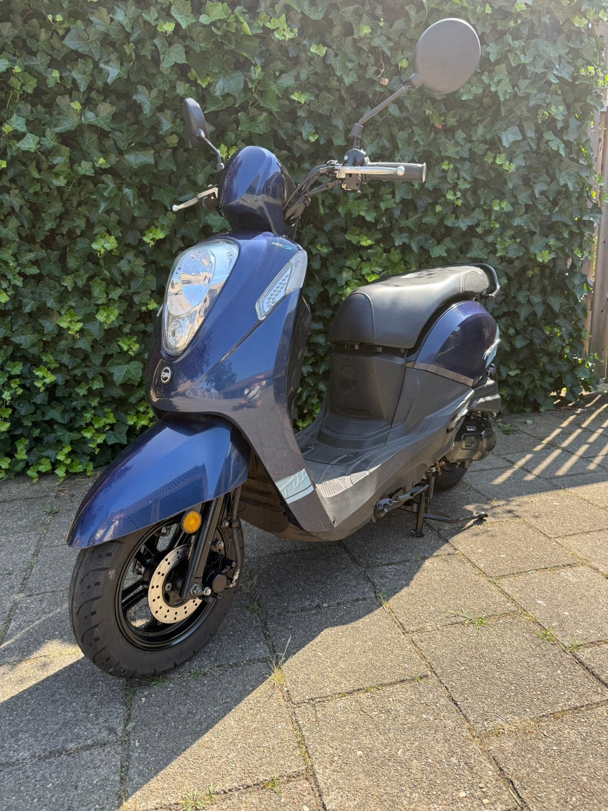 Sym mio e5 50i brom scooter injektie bj 9-2022, Fietsen en Brommers, Scooters | SYM, Gebruikt, Maximaal 45 km/u, Benzine, Ophalen