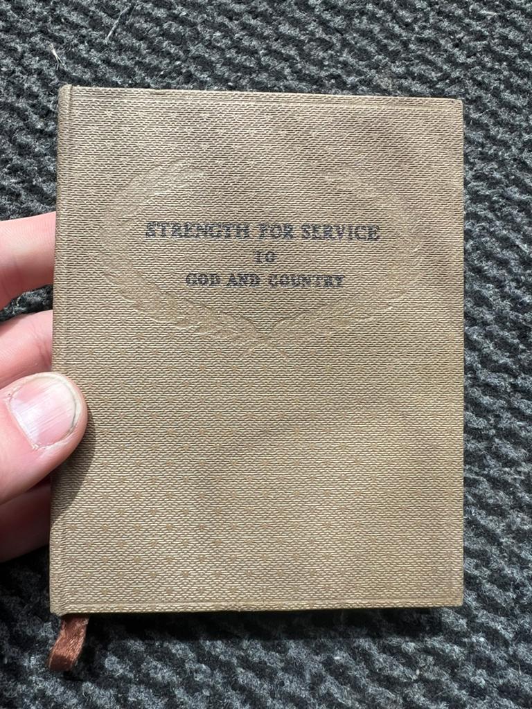 WO2 Amerikaans Service prayer book bijbel bible 1942, Verzamelen, Militaria | Tweede Wereldoorlog, Amerika, Verzenden, Boek of Tijdschrift