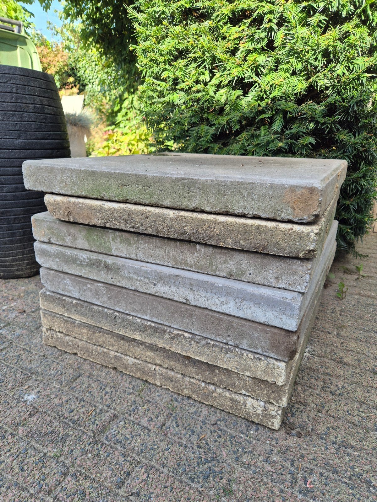 8 betonnen tegels 50x50 cm (deels keramisch) gratis, Ophalen, Gebruikt, 40 tot 60 cm, Minder dan 5 m²
