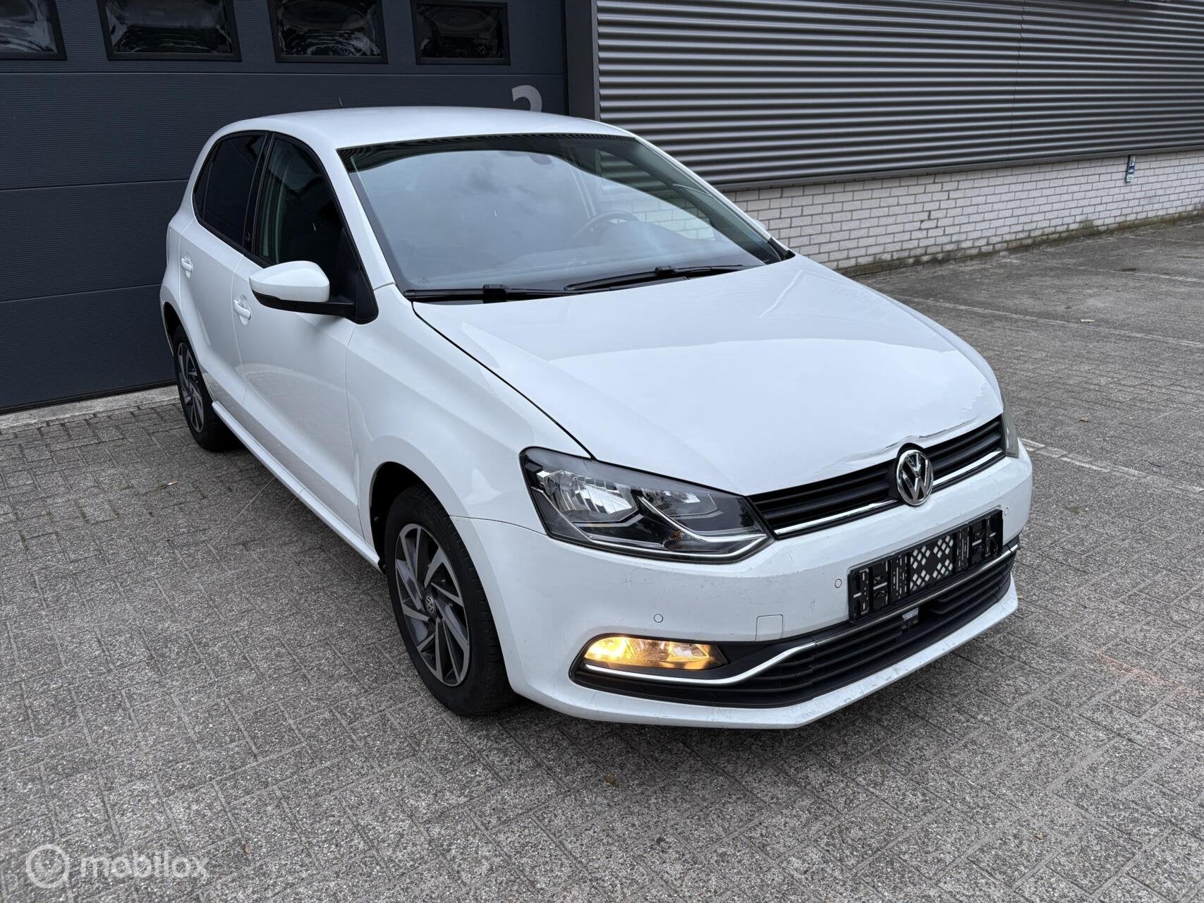Volkswagen Polo 1.0 SOUND / CLIMA / NAVI / CRUISE, Auto's, Volkswagen, Stof, Gebruikt, Zwart, Wit