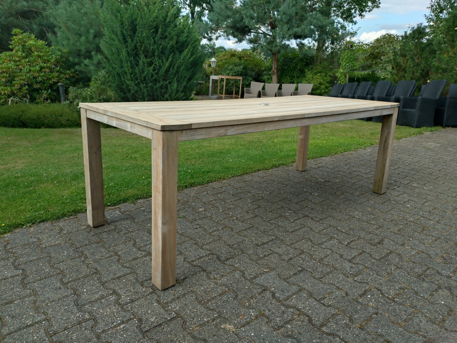 Mooie ruime Teak tuintafel. Rough 220 x 90, Ophalen, Gebruikt, Rechthoekig, Teakhout